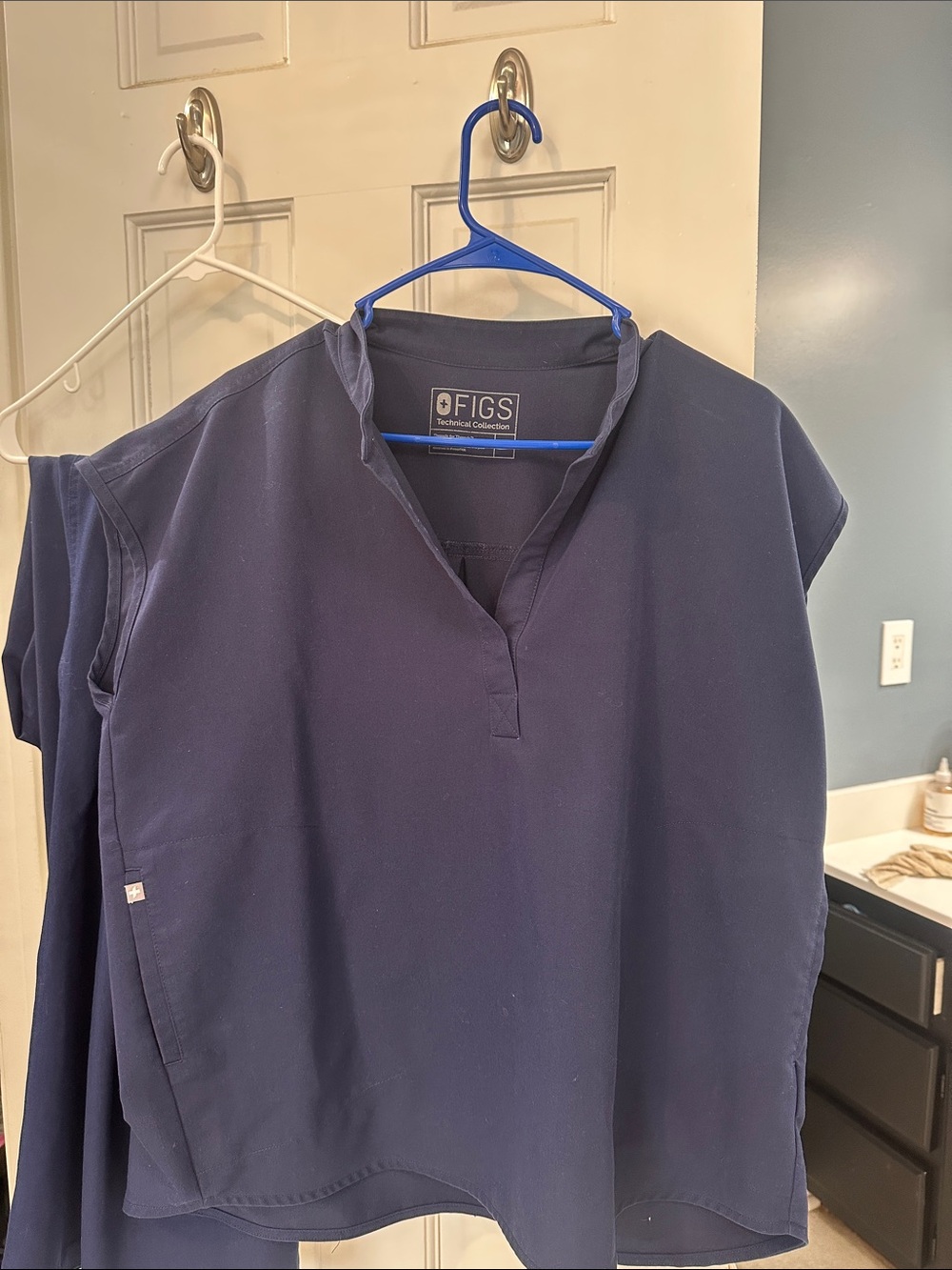 FIGS navy Scrubs + 2 bottoms